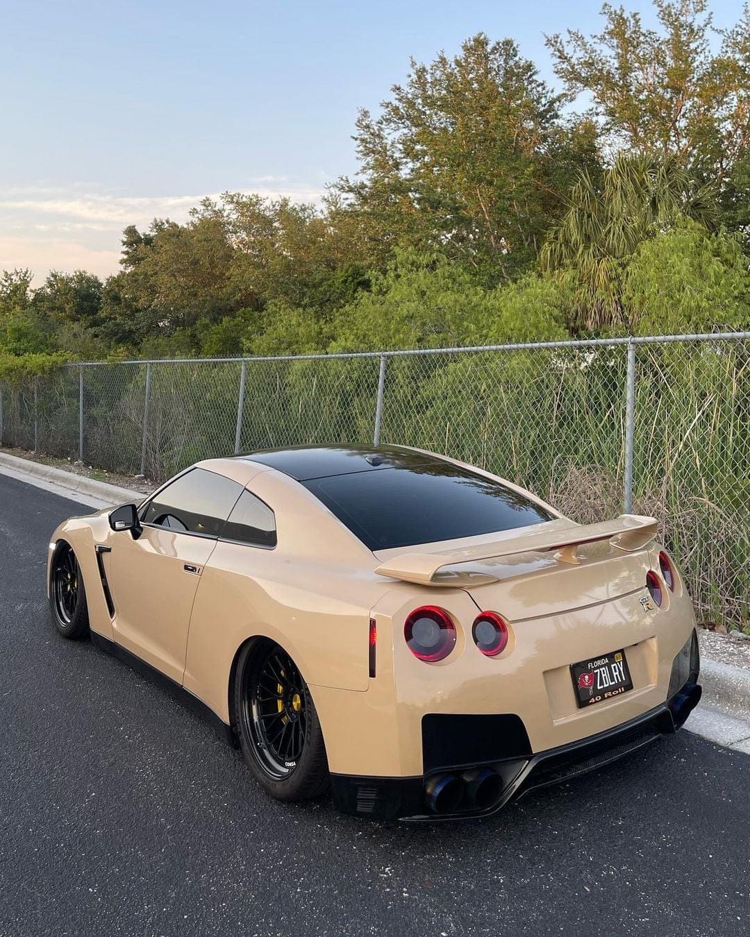 Nissan GTR · Sand Tan Wrap