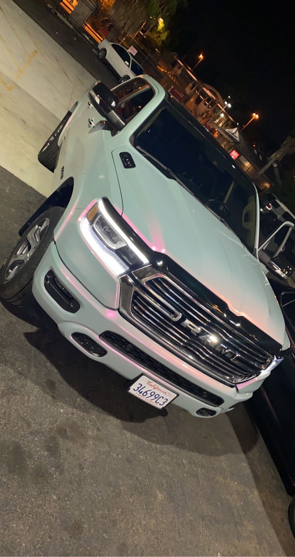 RAM 1500 · Pearl Color-Shift Wrap